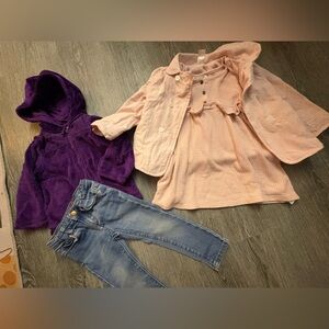 Bundles of 4 clothes sweatshirt-jeans-dress and jacket 18-24 months